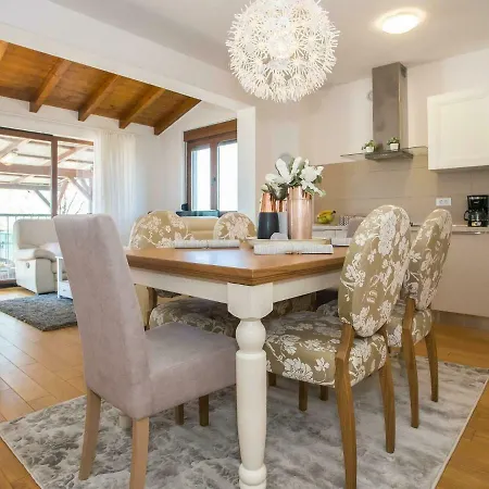 Modern Holiday In With Swimming Pool Tatil Evi Vodnjan