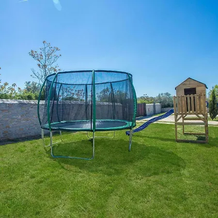 Modern Holiday In With Swimming Pool *