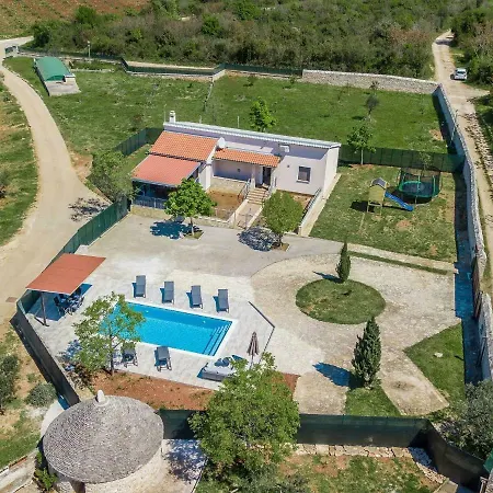 Modern Holiday In With Swimming Pool