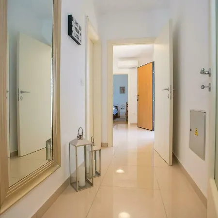 Modern Holiday In With Swimming Pool Tatil Evi