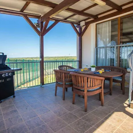 Tatil Evi Modern Holiday In With Swimming Pool