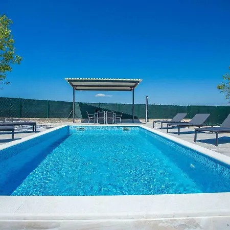 Tatil Evi Modern Holiday In With Swimming Pool *