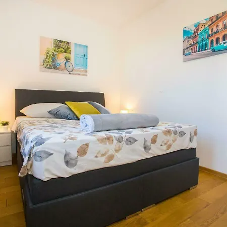 Tatil Evi Modern Holiday In With Swimming Pool