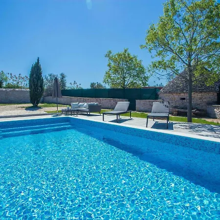 Modern Holiday In With Swimming Pool